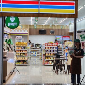 shop & dine